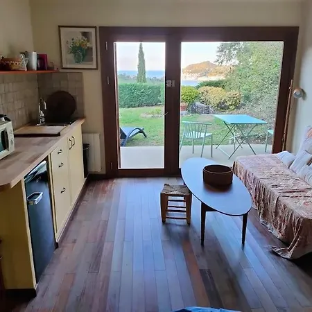 Guest house Cap De Creus : Bungalow, Jardin Y Vista Al Mar.